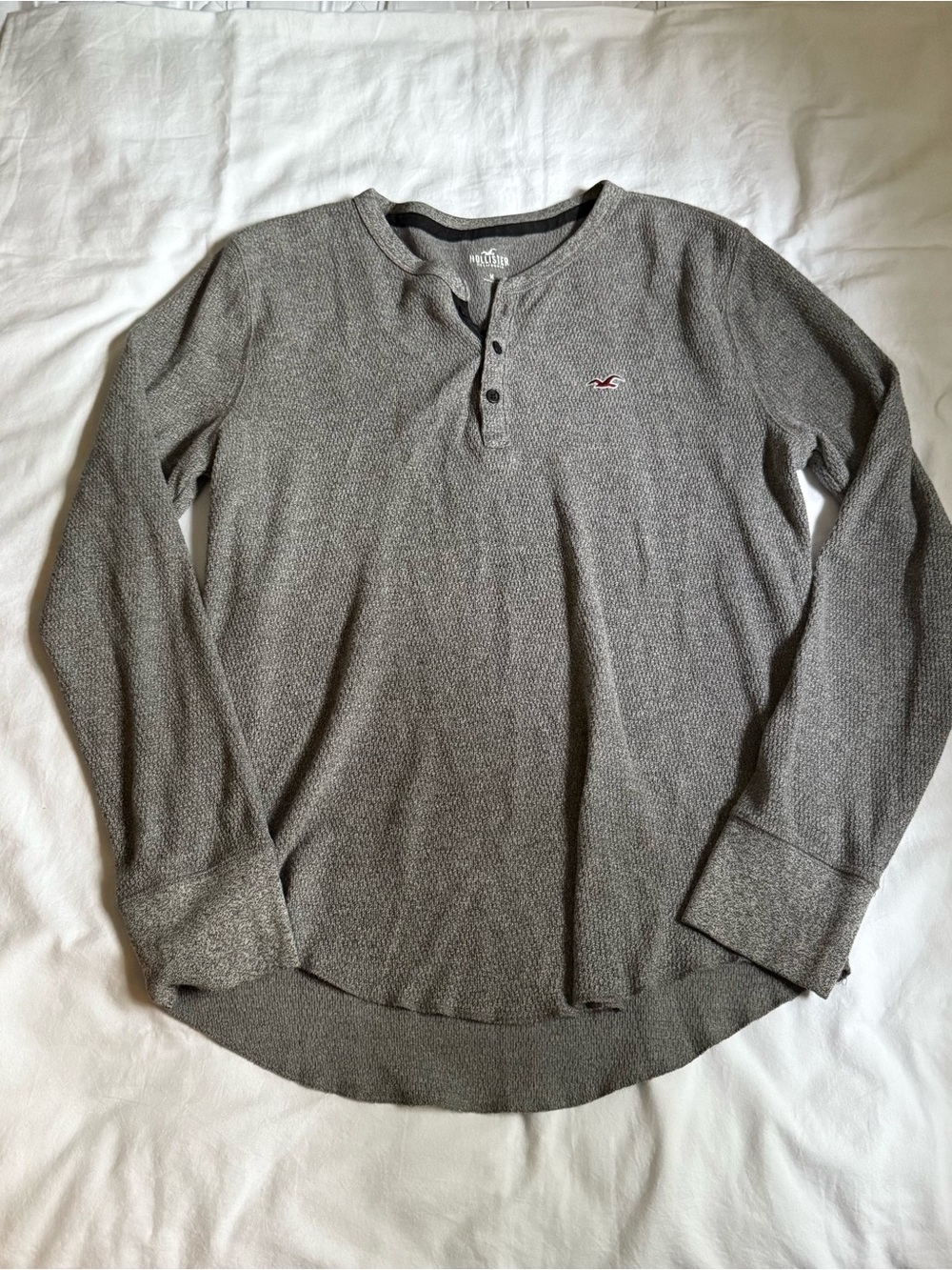 2012 Gray Hollister Co. long sleeve henley shirt size M